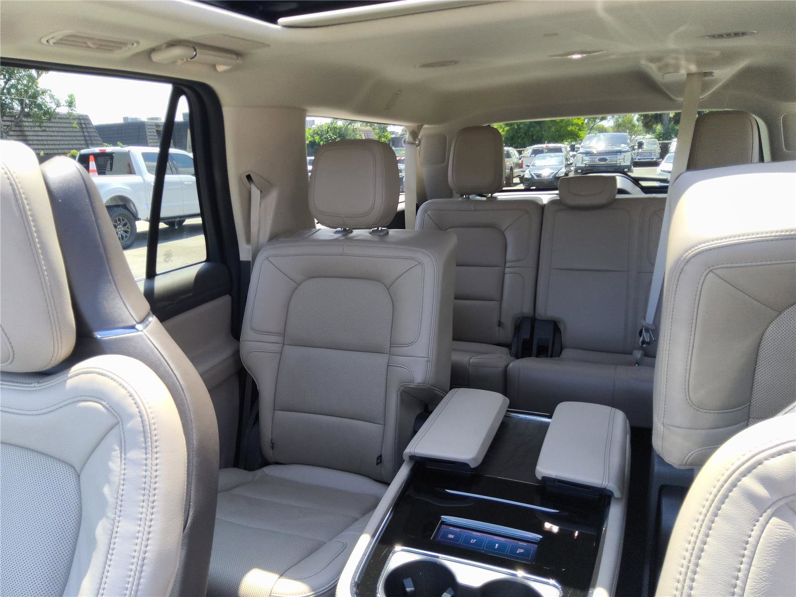 Used 2024 Lincoln Navigator L Reserve AWD/4WD image 15