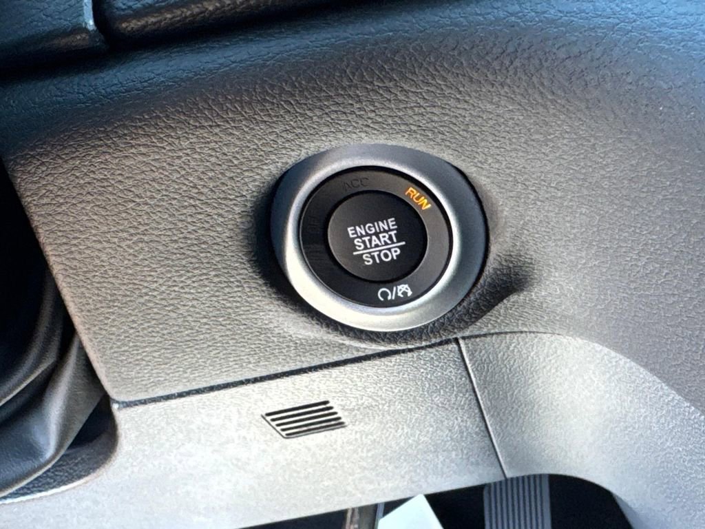 New 2026 Chrysler Pacifica Select AWD/4WD image 21