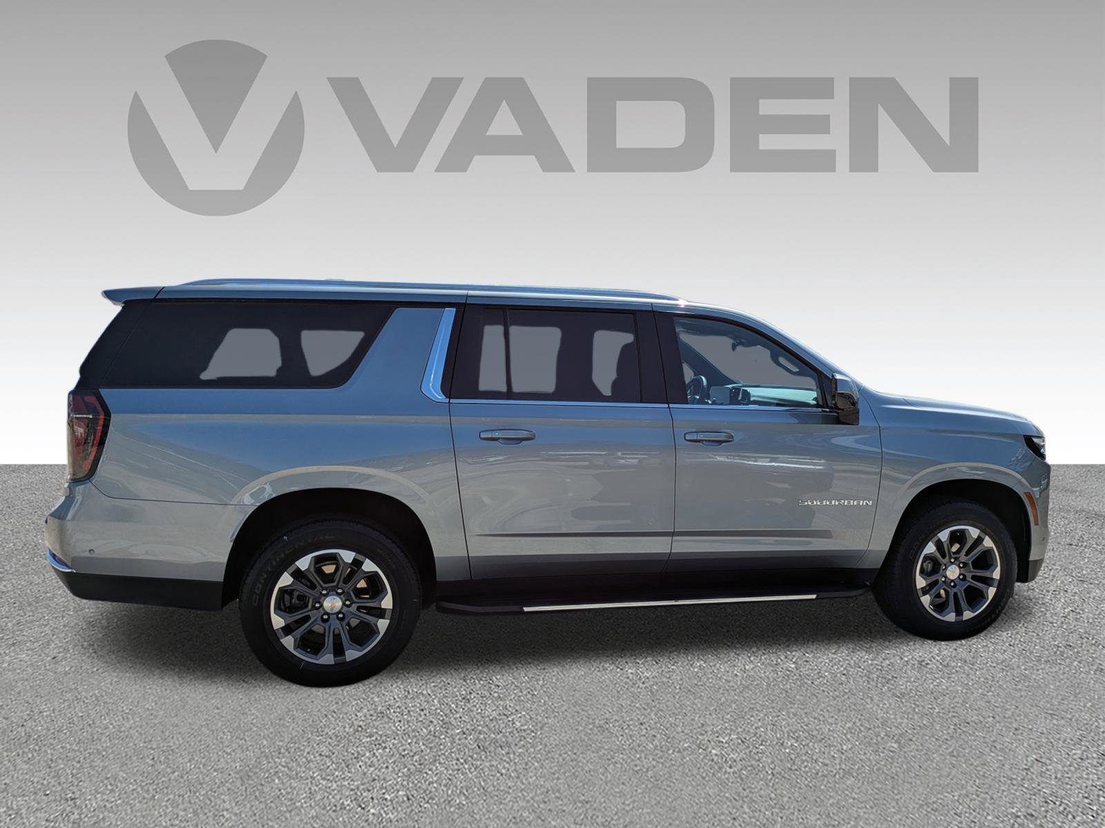 Used 2025 Chevrolet Suburban LS image 23