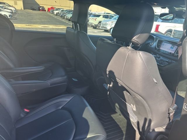 Used 2022 Chrysler Pacifica Touring-L w/ S Appearance Package image 9
