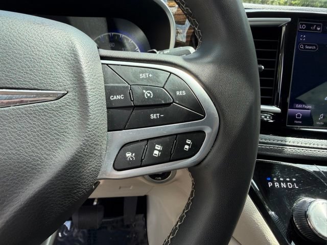 Used 2024 Chrysler Pacifica Limited FWD image 22