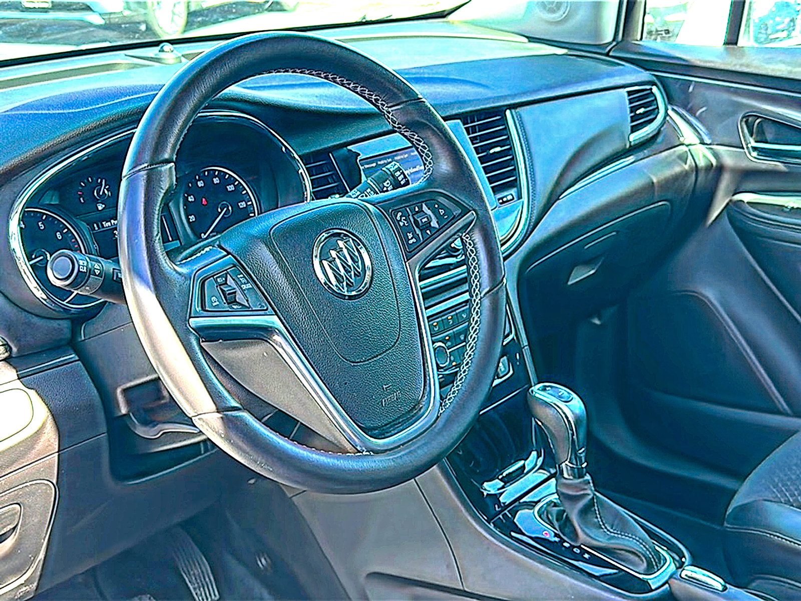 Used 2022 Buick Encore Preferred w/ Safety Package AWD/4WD image 12