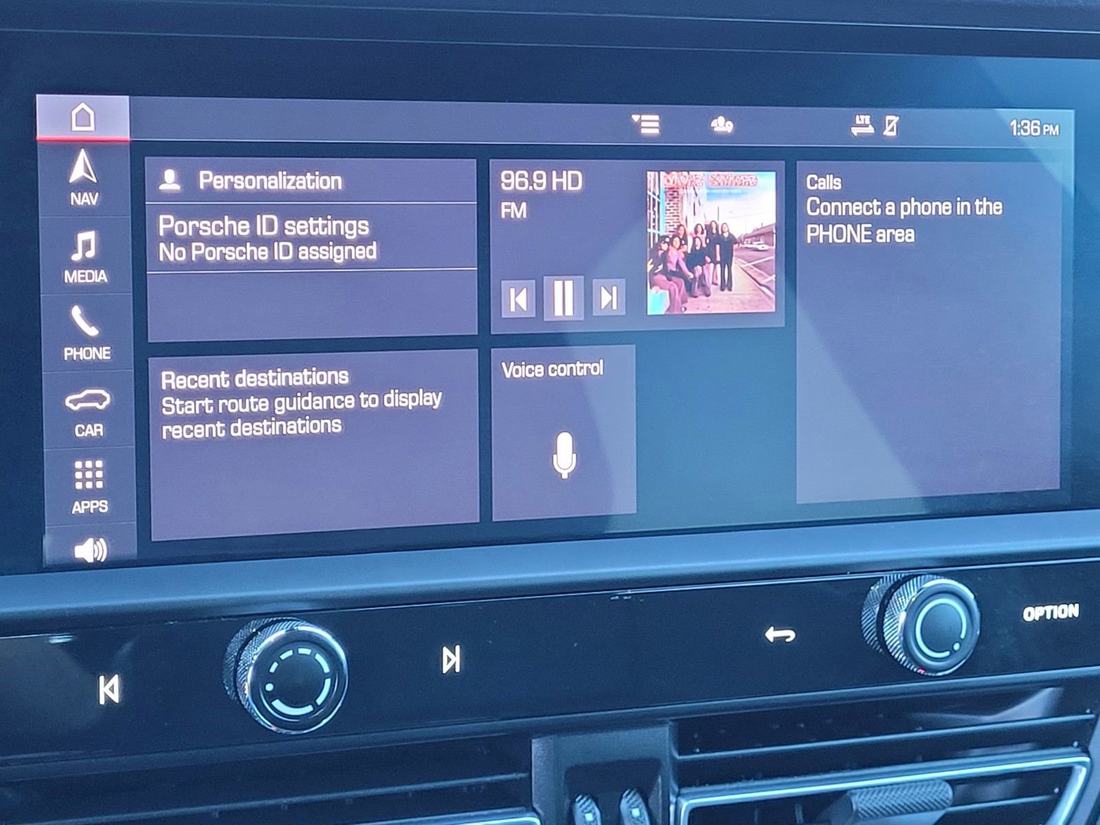 Used 2024 Porsche Macan image 24