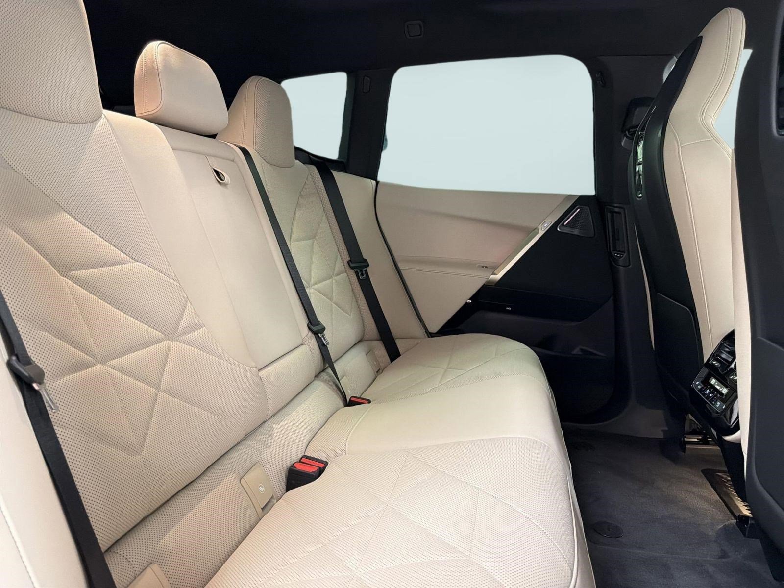 Certified 2023 BMW iX xDrive50 w/ Premium Package image 30
