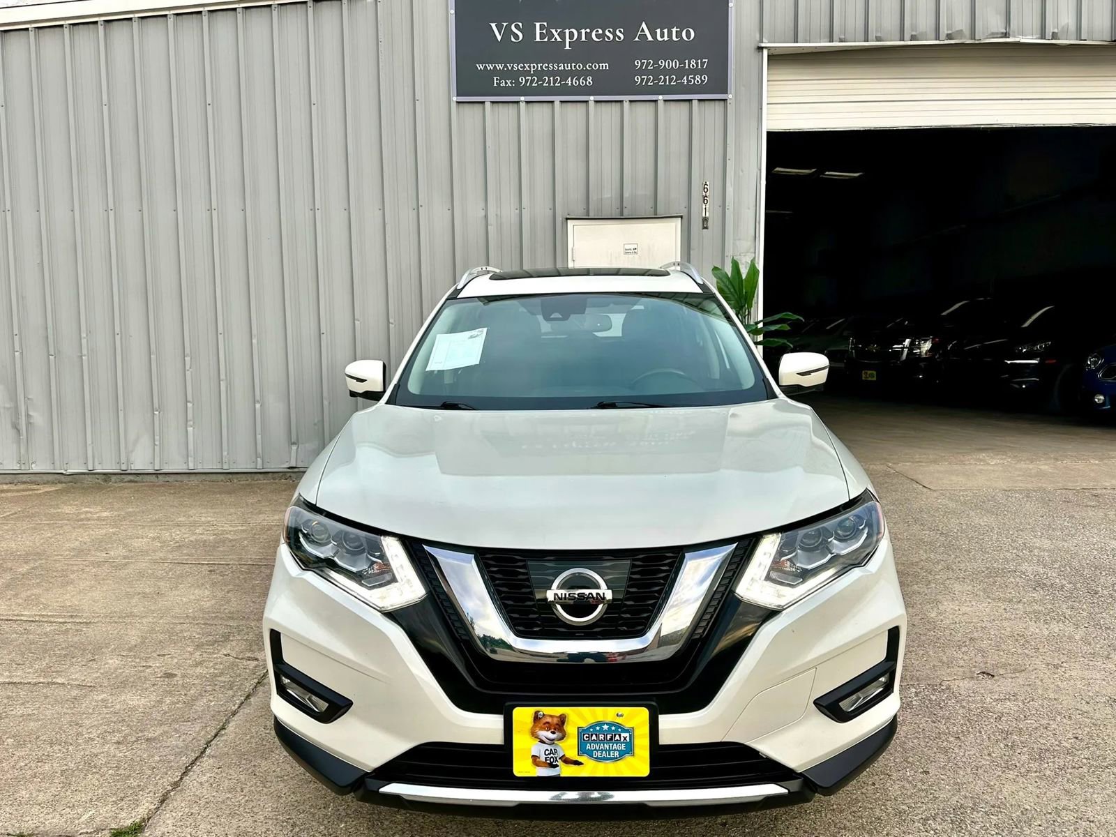 Used 2017 Nissan Rogue SL w/ SL Premium Package FWD image 2