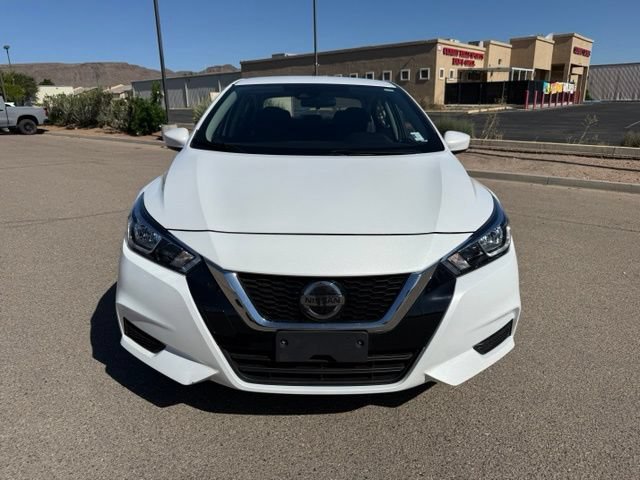 Used 2022 Nissan Versa SV FWD image 2