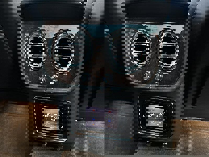 Used 2017 Bentley Bentayga image 23