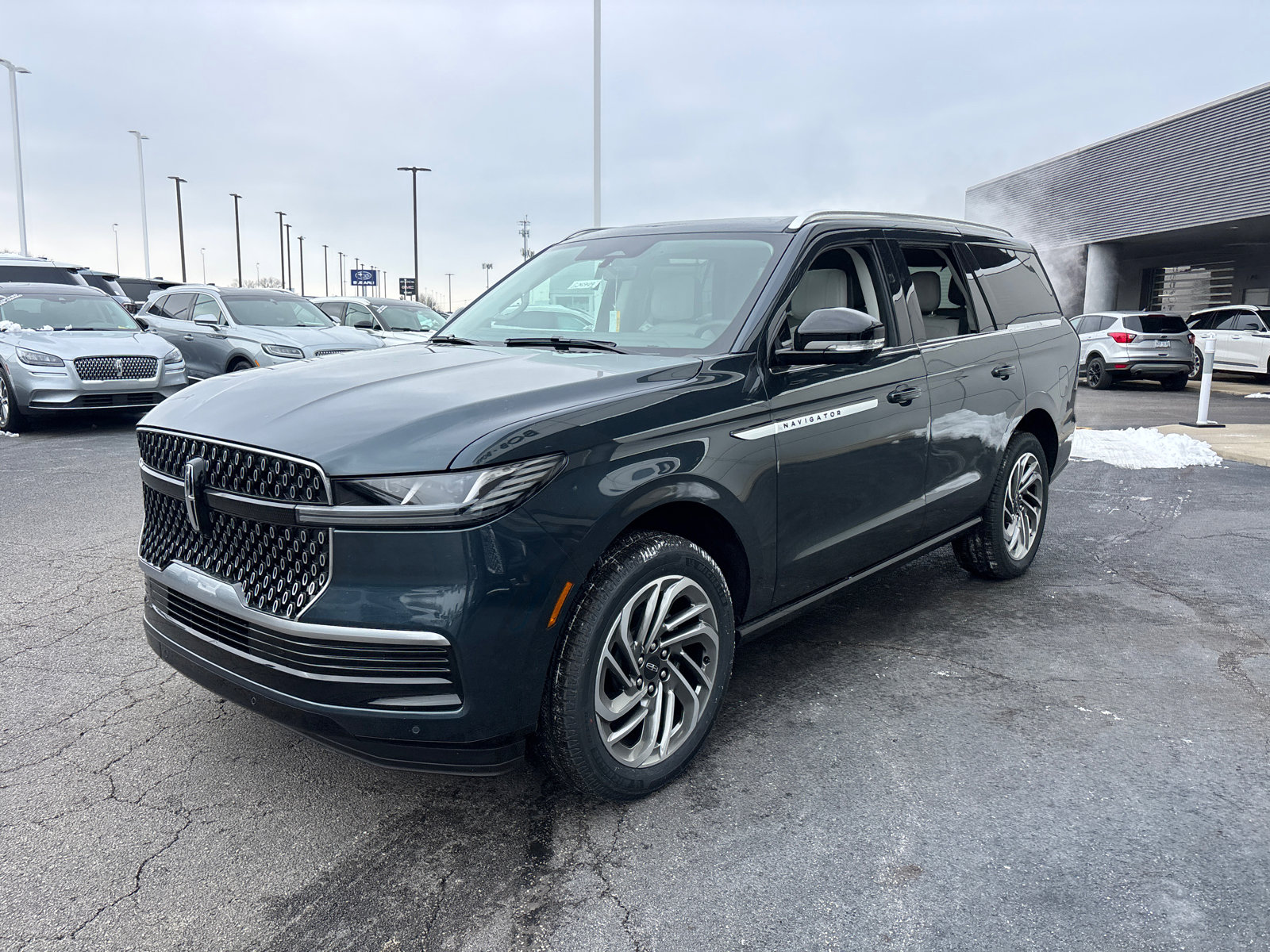 New 2025 Lincoln Navigator Reserve image 3