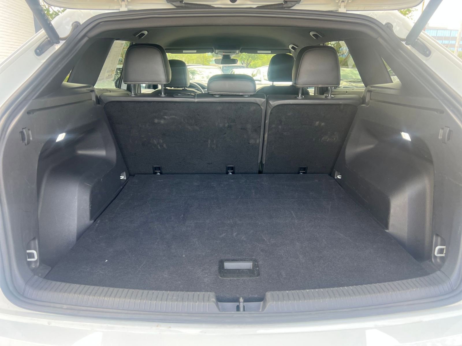 Used 2025 Volkswagen Atlas Cross Sport SE image 31