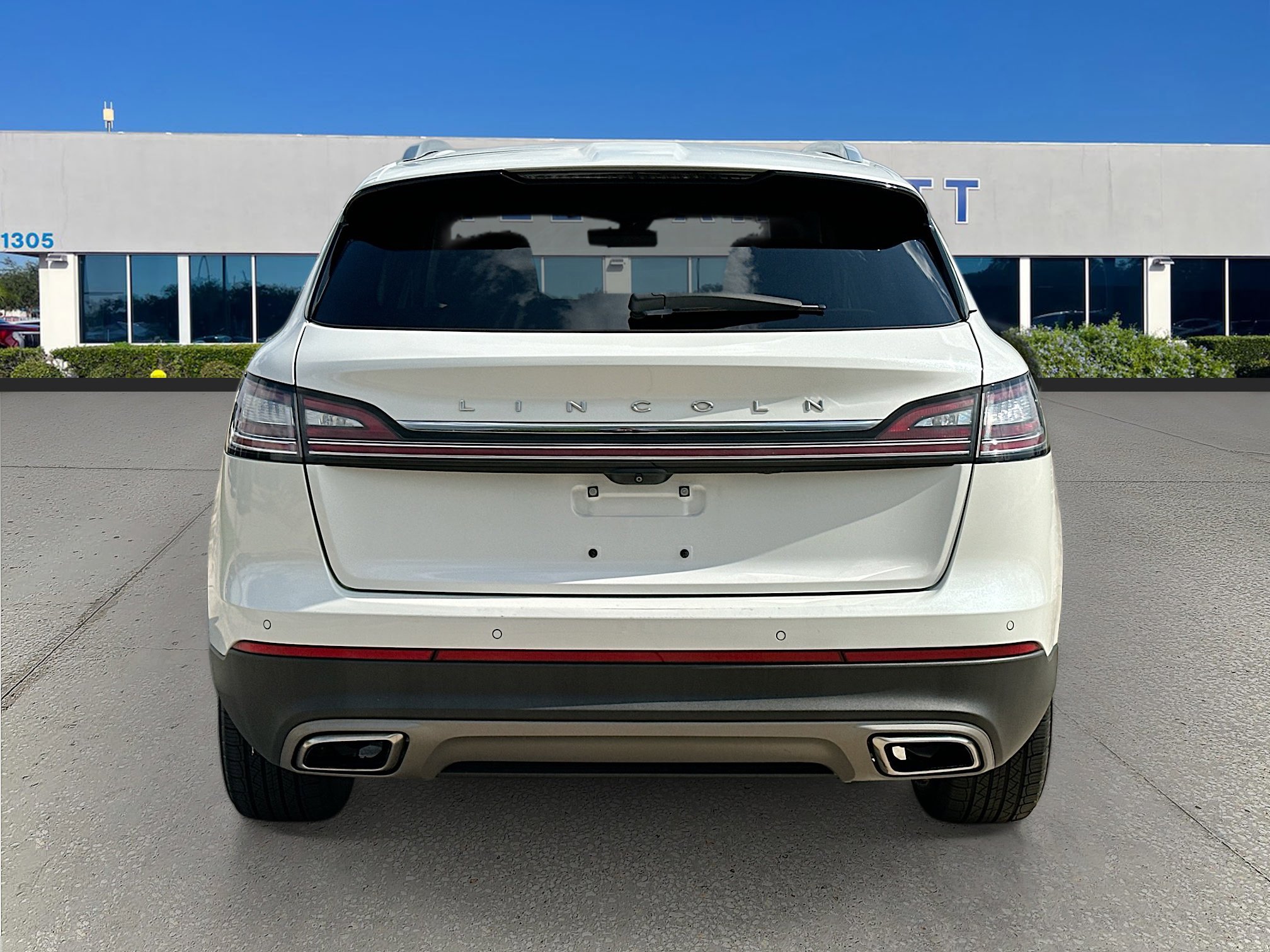 Used 2022 Lincoln Nautilus FWD w/ Premium Package image 6