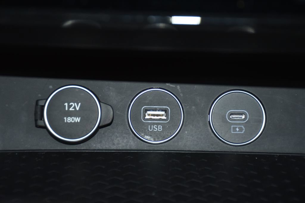 Used 2025 Genesis G70 2.5T image 16