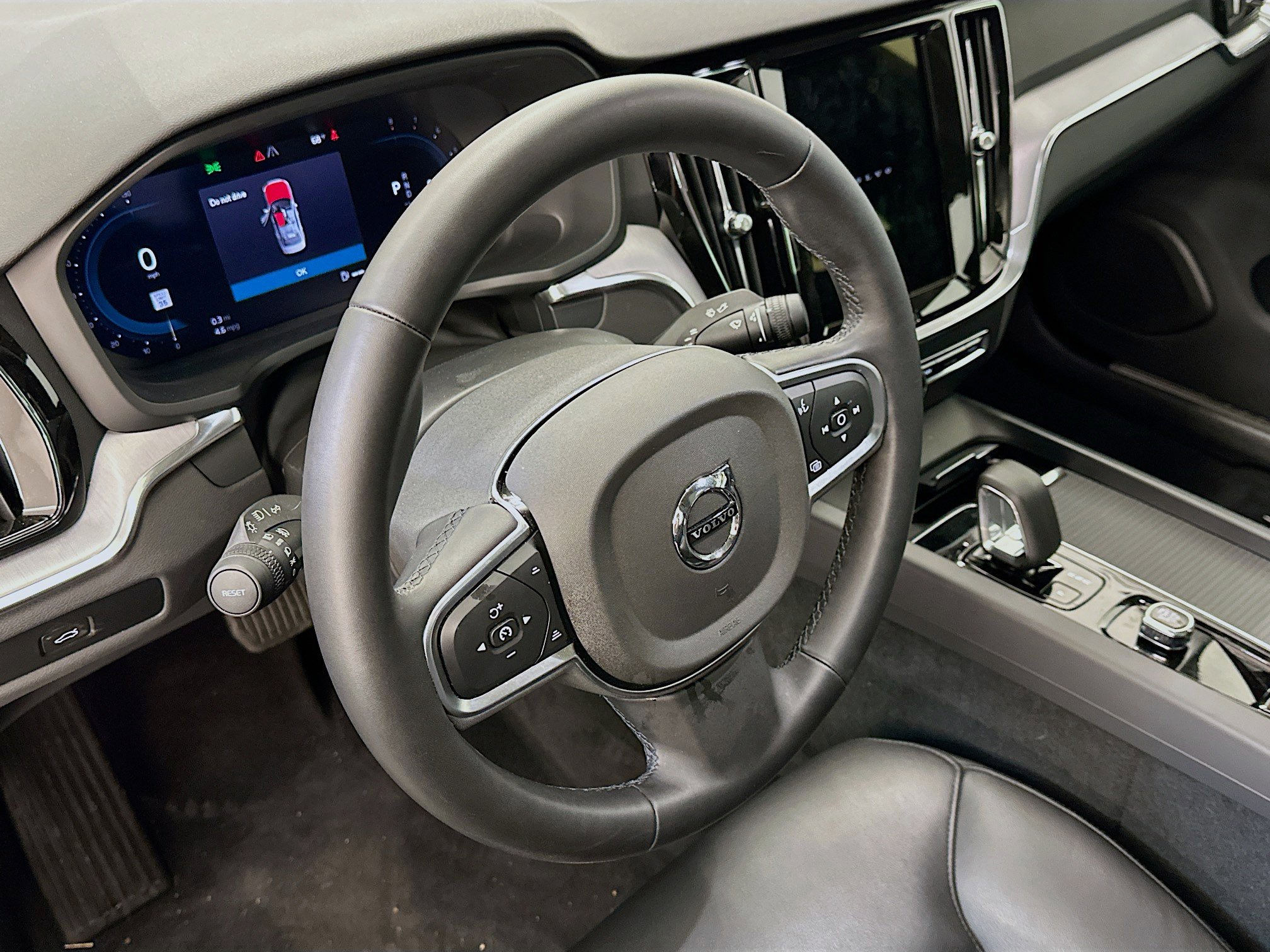 Used 2025 Volvo S60 B5 Core image 18