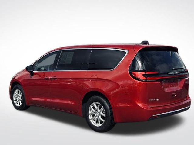 Used 2025 Chrysler Pacifica Select FWD image 9