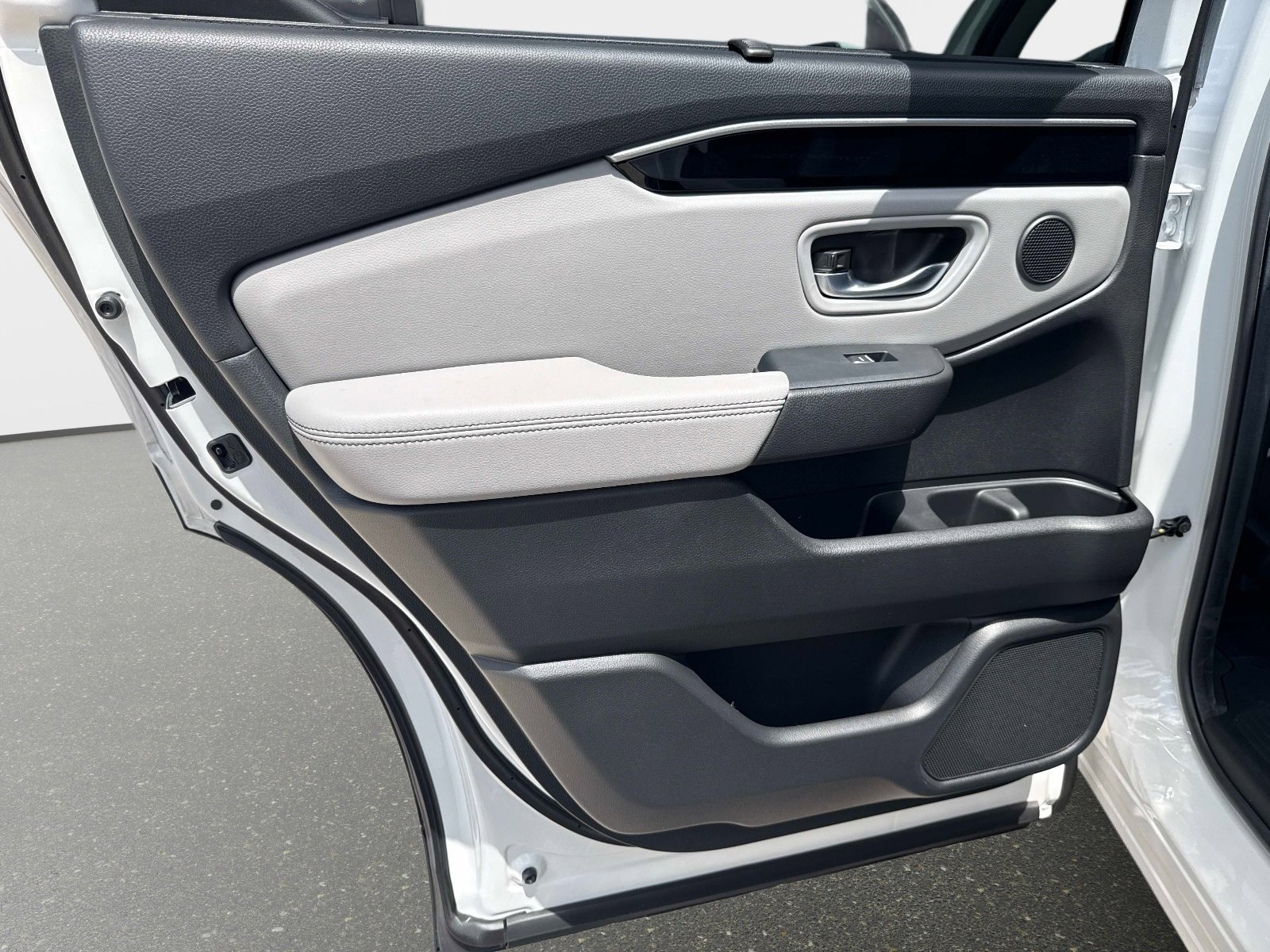Used 2025 Honda Pilot EX-L image 11