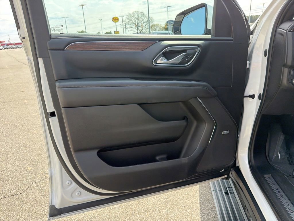 Used 2023 Chevrolet Tahoe High Country w/ Premium Package 2 AWD/4WD image 13