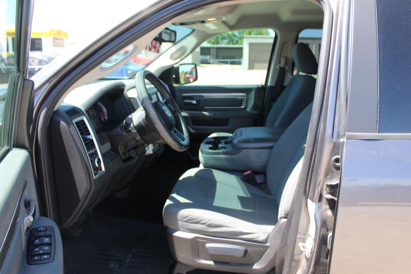 Used 2016 RAM 1500 Classic SLT AWD/4WD image 9