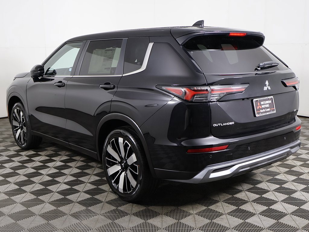 New 2025 Mitsubishi Outlander SE image 12