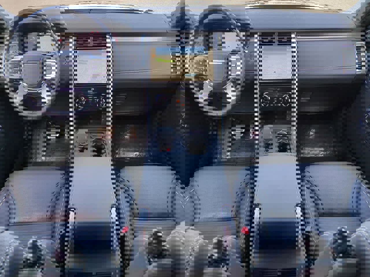 Used 2024 Land Rover Discovery Metropolitan Edition image 14