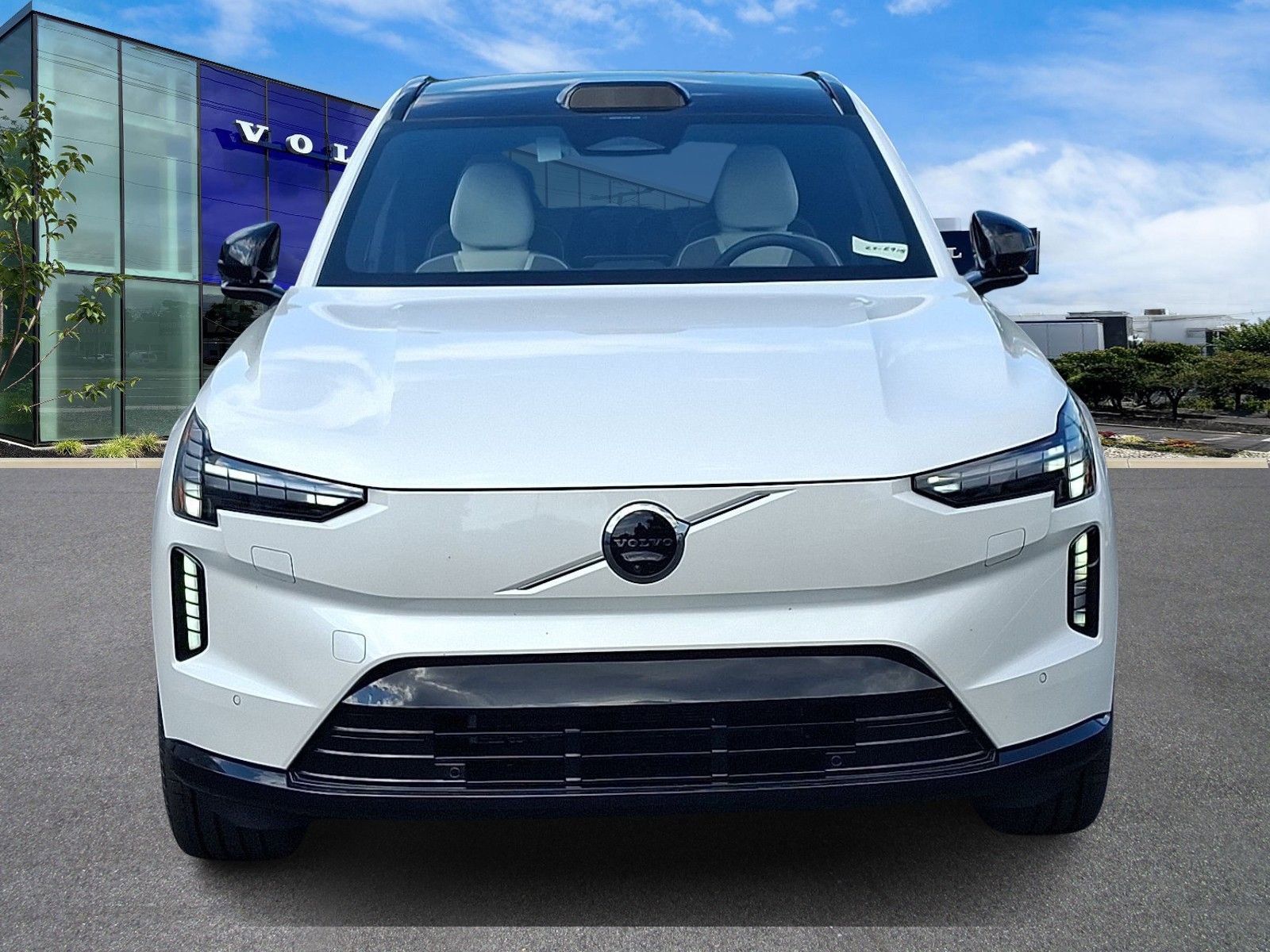 New 2025 Volvo EX90 Ultra image 2