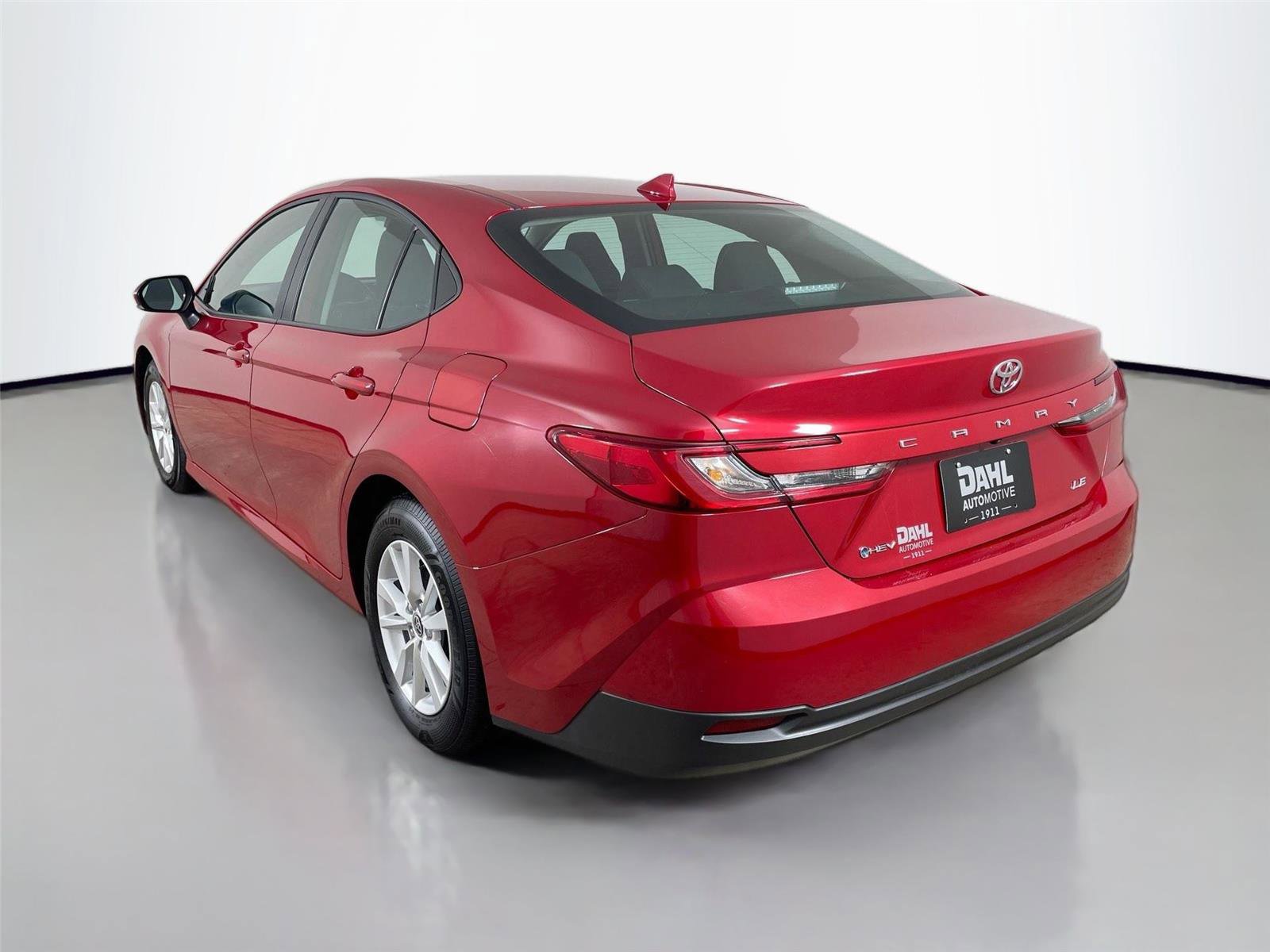 Used 2025 Toyota Camry LE image 5