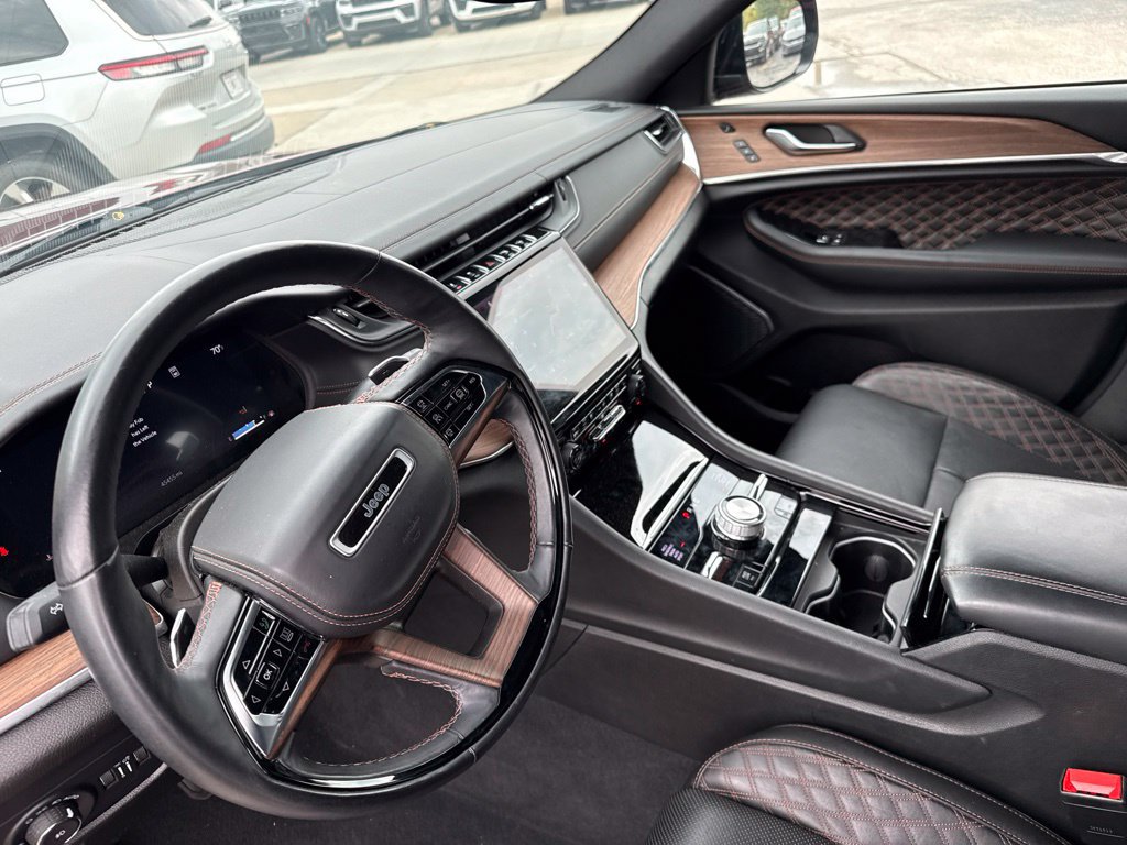 Used 2023 Jeep Grand Cherokee Summit AWD/4WD image 19
