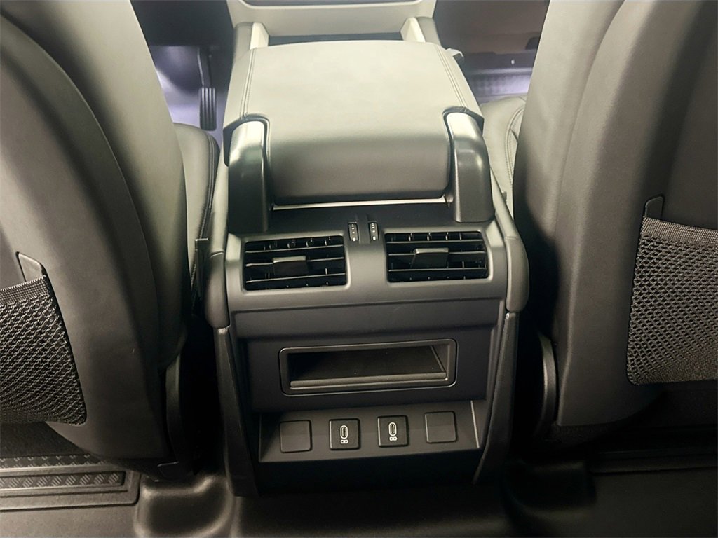 New 2026 Land Rover Defender 110 X-Dynamic SE image 25