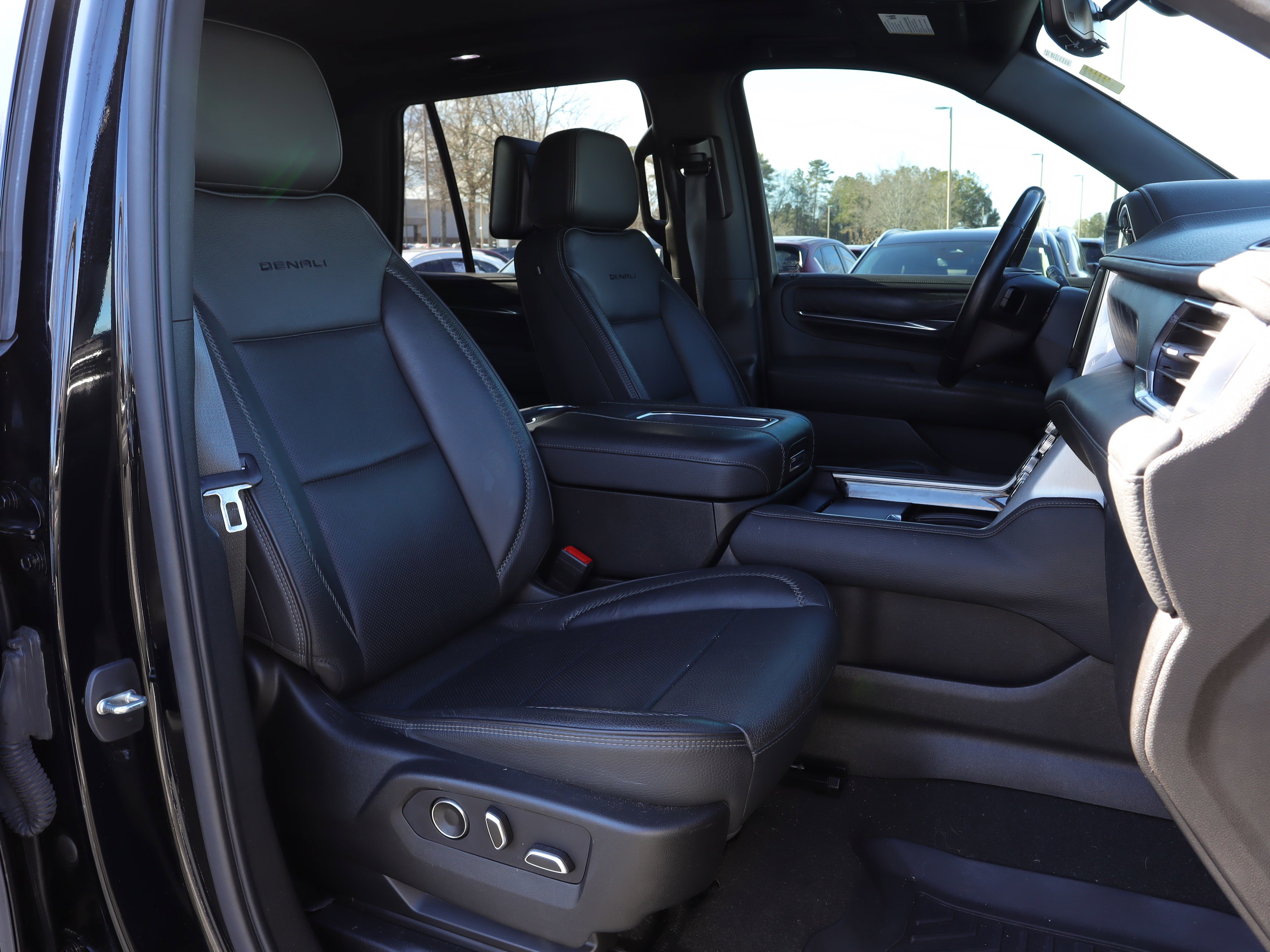 Used 2021 GMC Yukon Denali w/ Denali Ultimate Package image 27