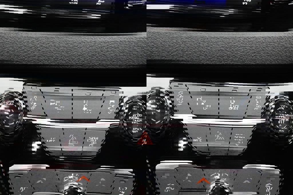 Used 2025 Chrysler Pacifica Select image 21