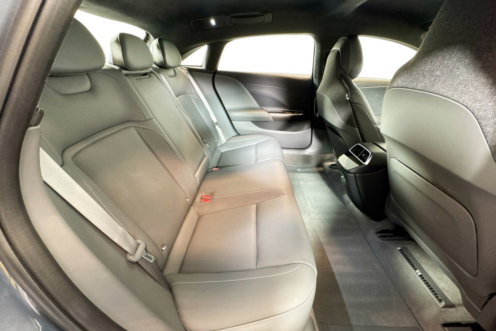 Used 2024 Lucid Air Touring image 26