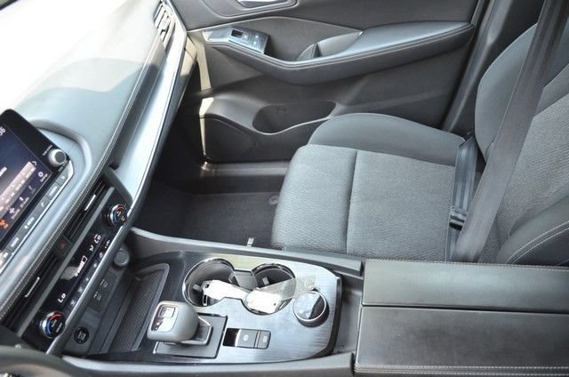 Used 2024 Nissan Rogue SV AWD/4WD image 25