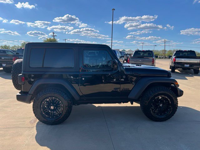 Used 2025 Jeep Wrangler Sport AWD/4WD image 9