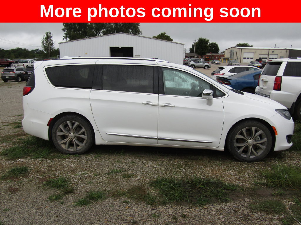 Used 2019 Chrysler Pacifica Limited w/ Tire & Wheel Group FWD image 6