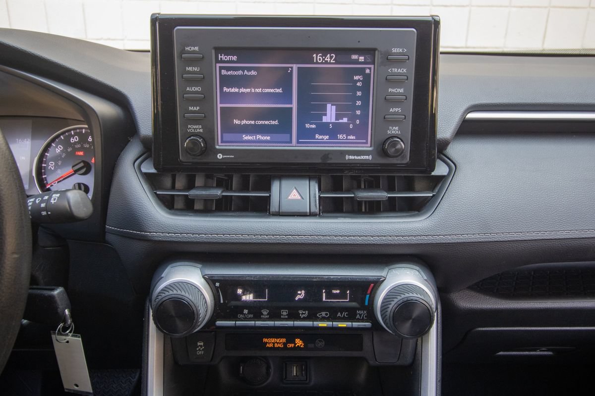Used 2022 Toyota RAV4 LE FWD image 24