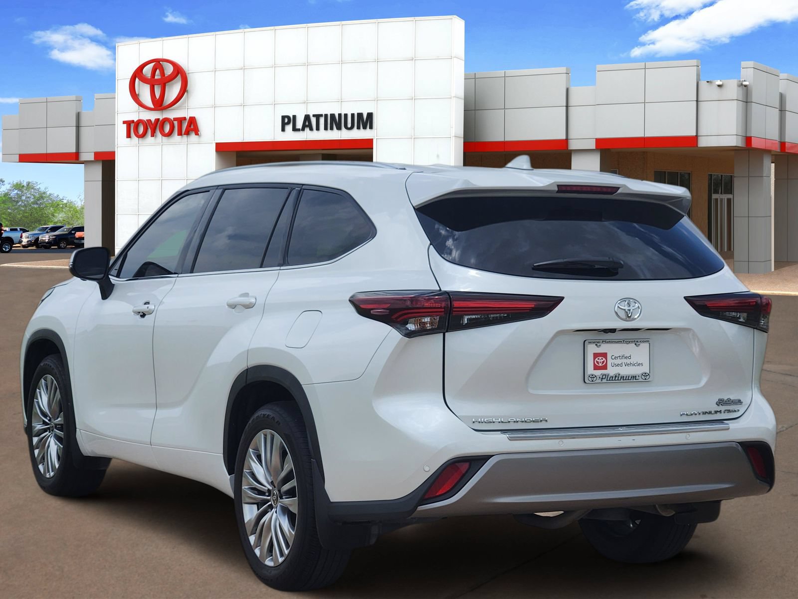Used 2025 Toyota Highlander Platinum AWD/4WD image 5