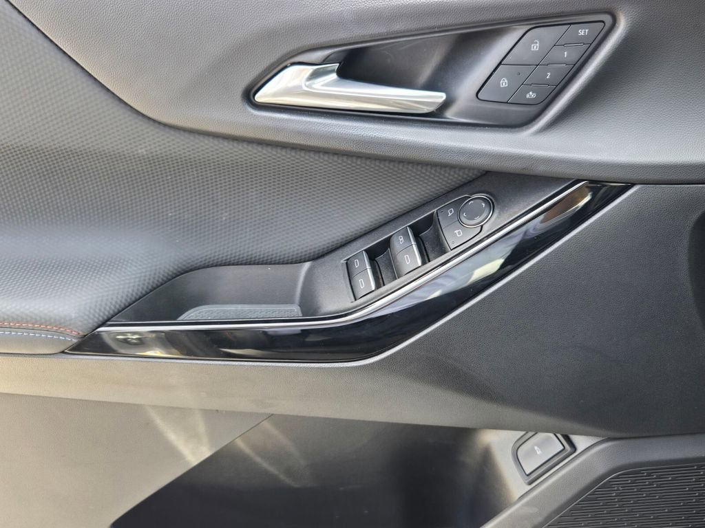 Used 2025 Chevrolet Equinox RS w/ Safety and Technology Package image 27