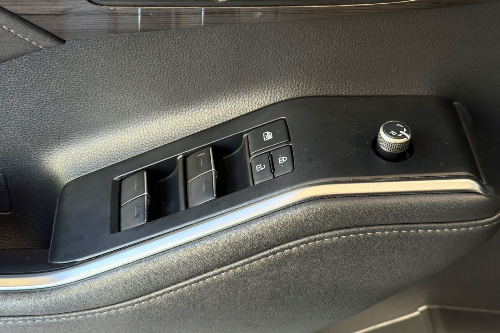 Used 2021 Toyota Highlander Platinum FWD image 13