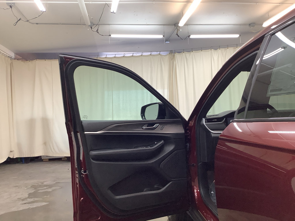 New 2025 Jeep Grand Cherokee L Limited image 12