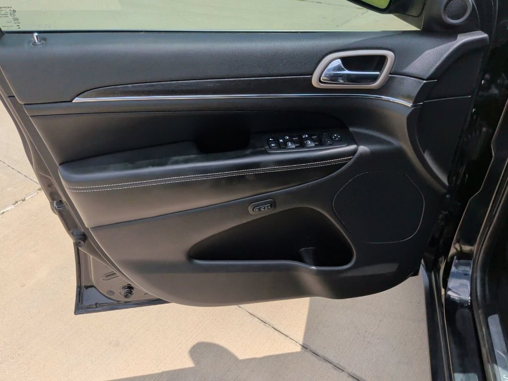 Used 2017 Jeep Grand Cherokee Limited AWD/4WD image 10