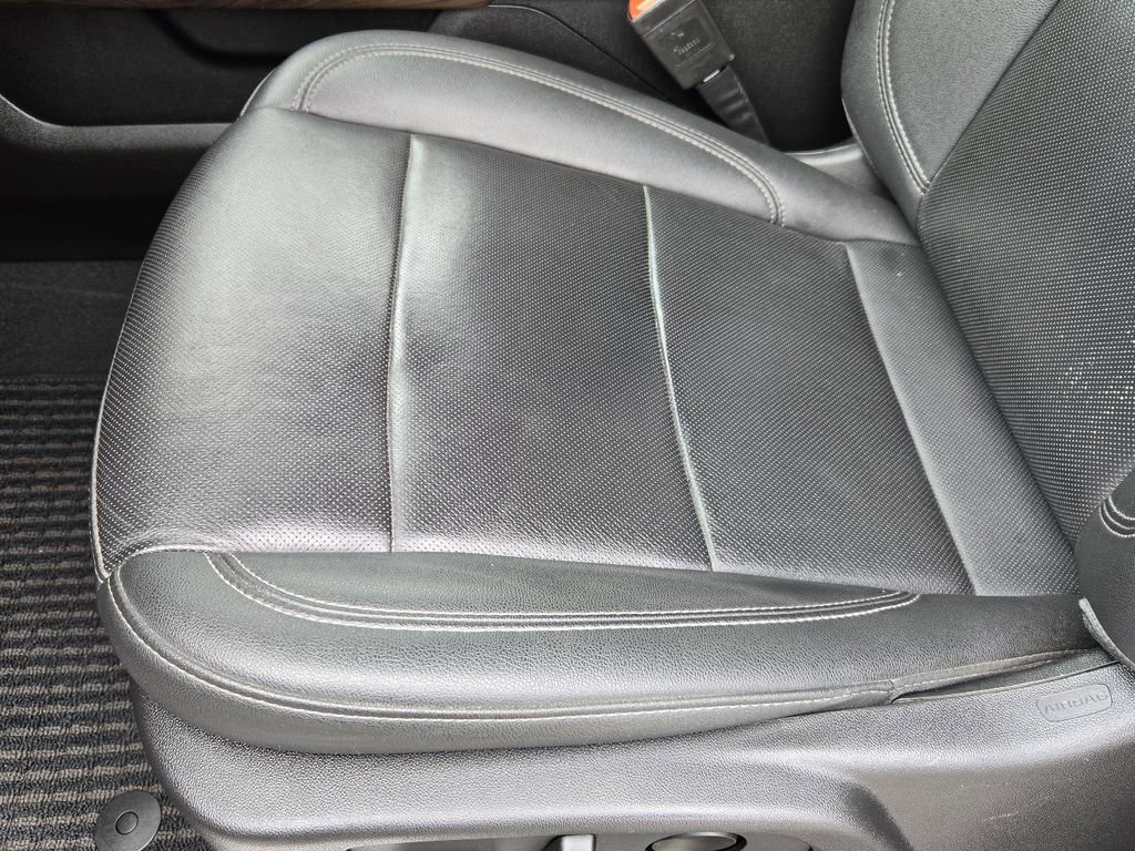 Used 2024 GMC Sierra 3500 SLT w/ SLT Premium Package AWD/4WD image 16