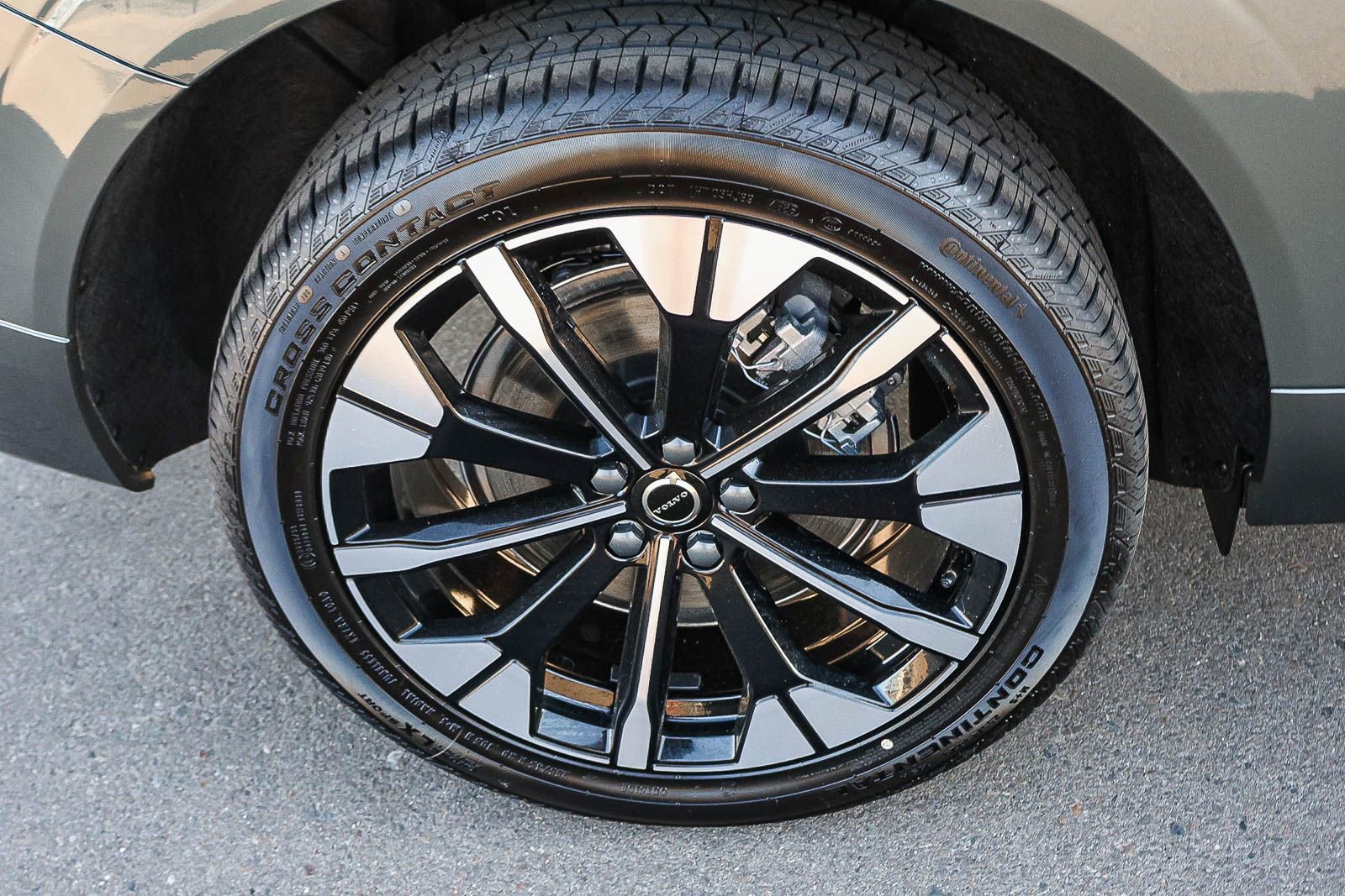 New 2026 Volvo XC60 T8 Plus w/ Climate Package image 13