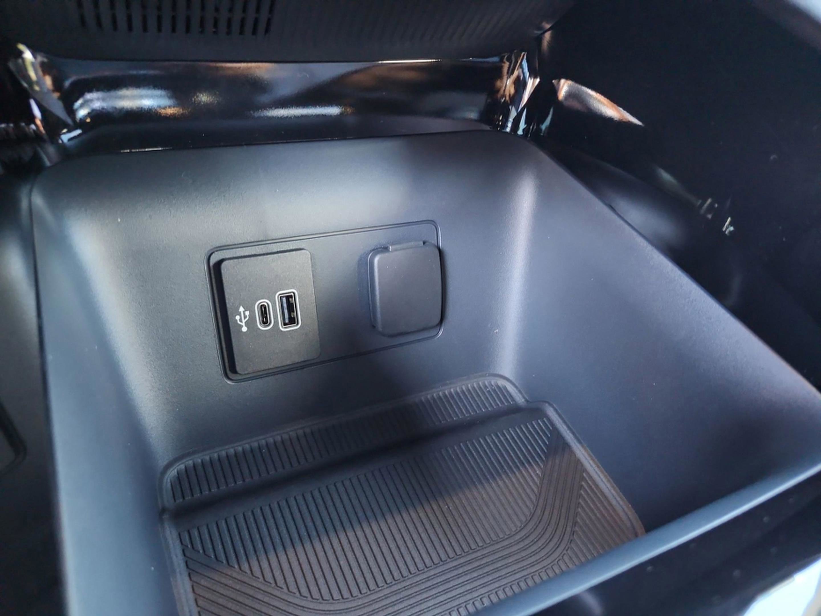 New 2026 Ford Explorer Platinum image 30