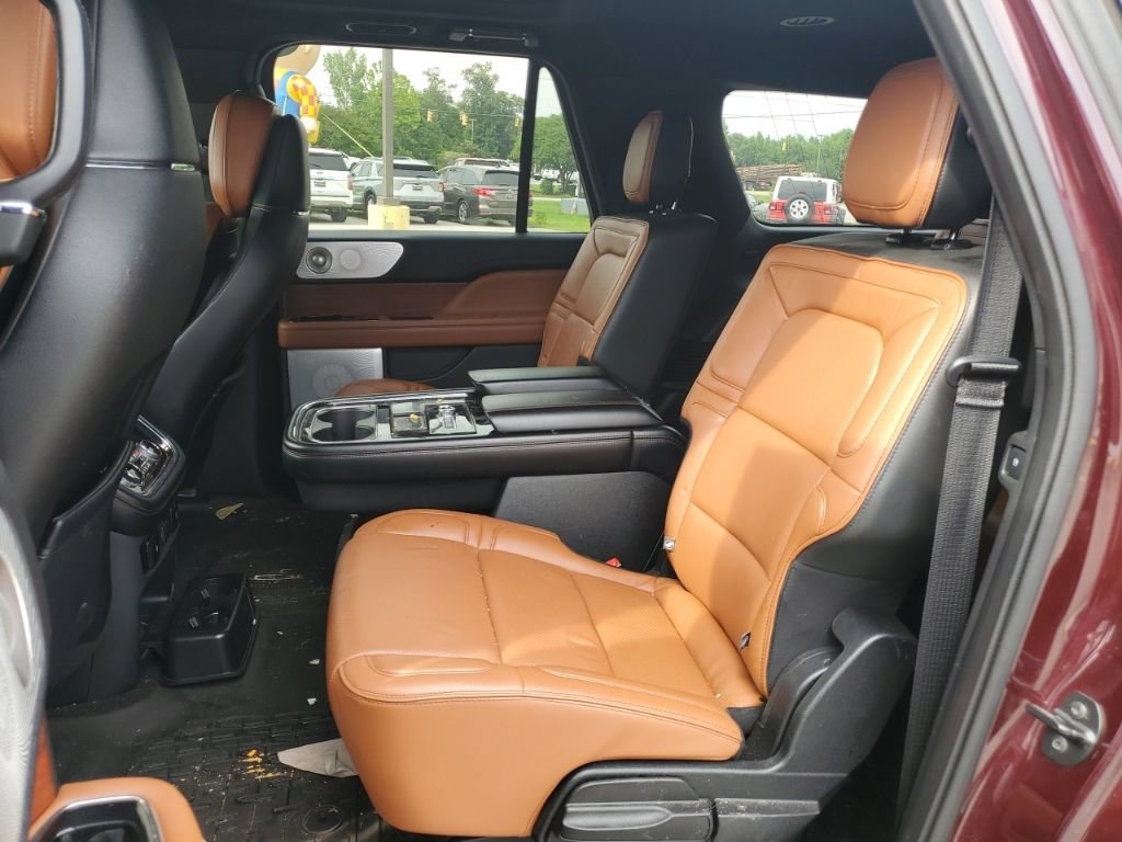 Used 2018 Lincoln Navigator L Reserve w/ Technology Package AWD/4WD image 5