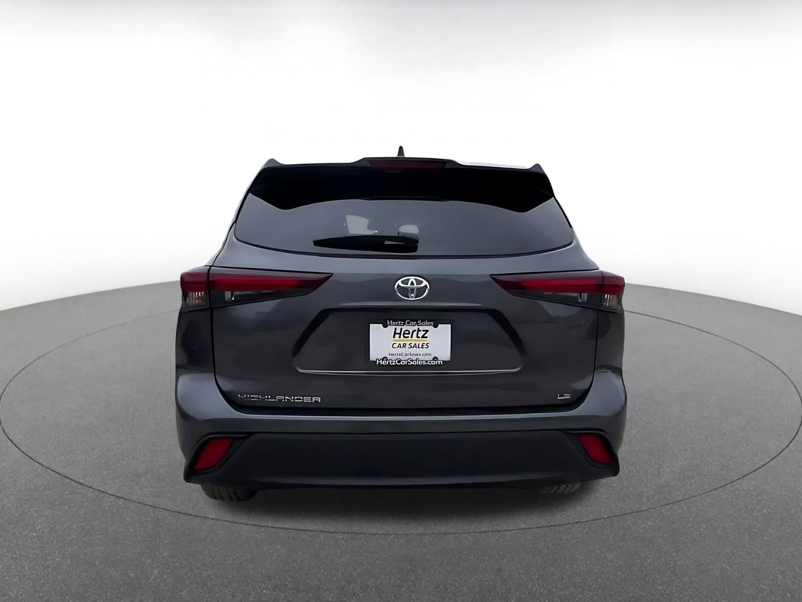 Used 2025 Toyota Highlander LE image 12