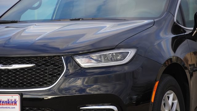 New 2026 Chrysler Pacifica Select FWD image 4
