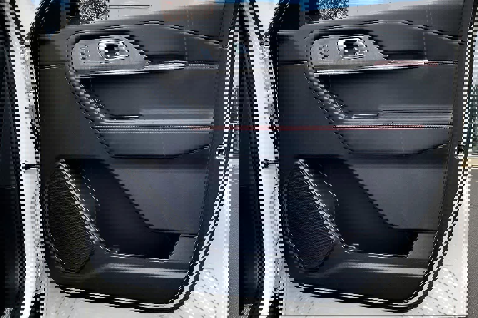 Used 2025 Ford Explorer ST-Line image 29