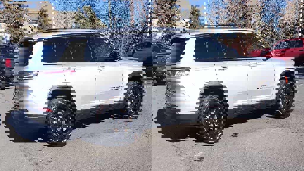 New 2025 Jeep Grand Cherokee L Limited w/ Luxury Tech Group II image 9