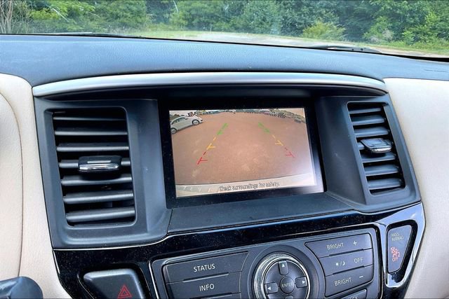 Used 2016 Nissan Pathfinder SV w/ SV Cold Weather Package FWD image 11
