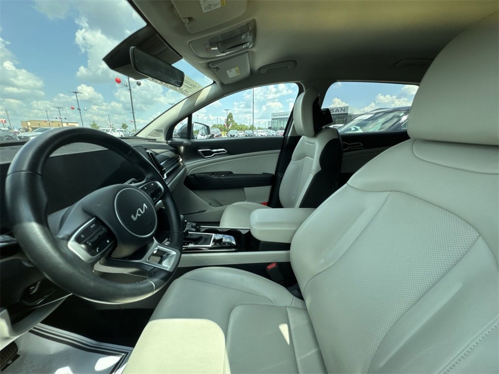 Used 2024 Kia Sportage EX image 11