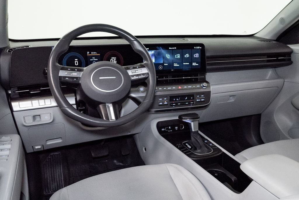 Used 2025 Hyundai Kona SEL FWD image 7