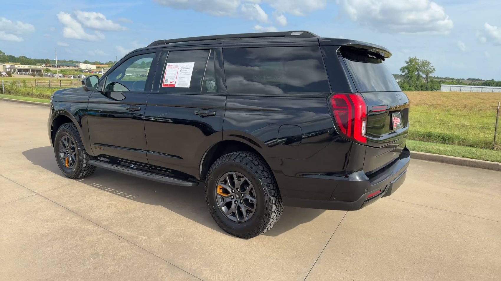 Used 2025 Ford Expedition Tremor AWD/4WD image 7